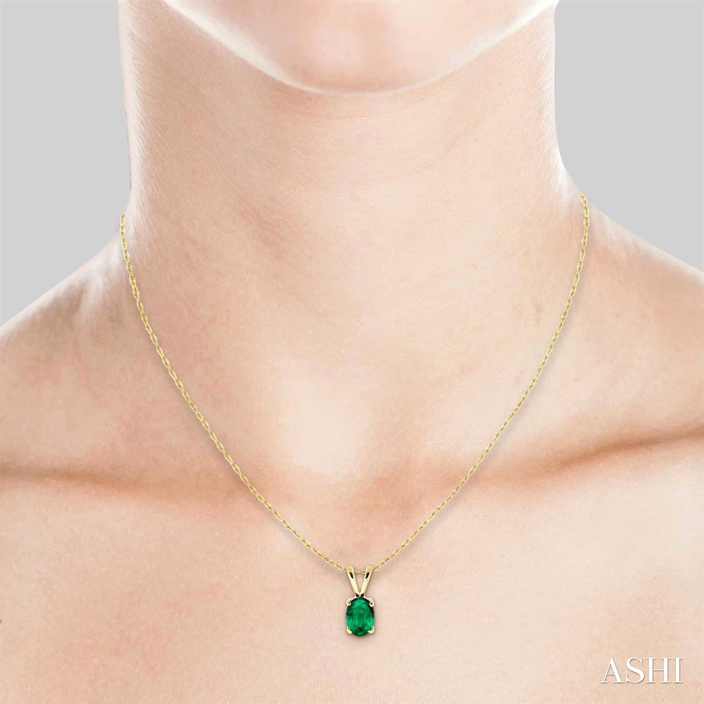 Oval Shape Emerald Solitaire Pendant